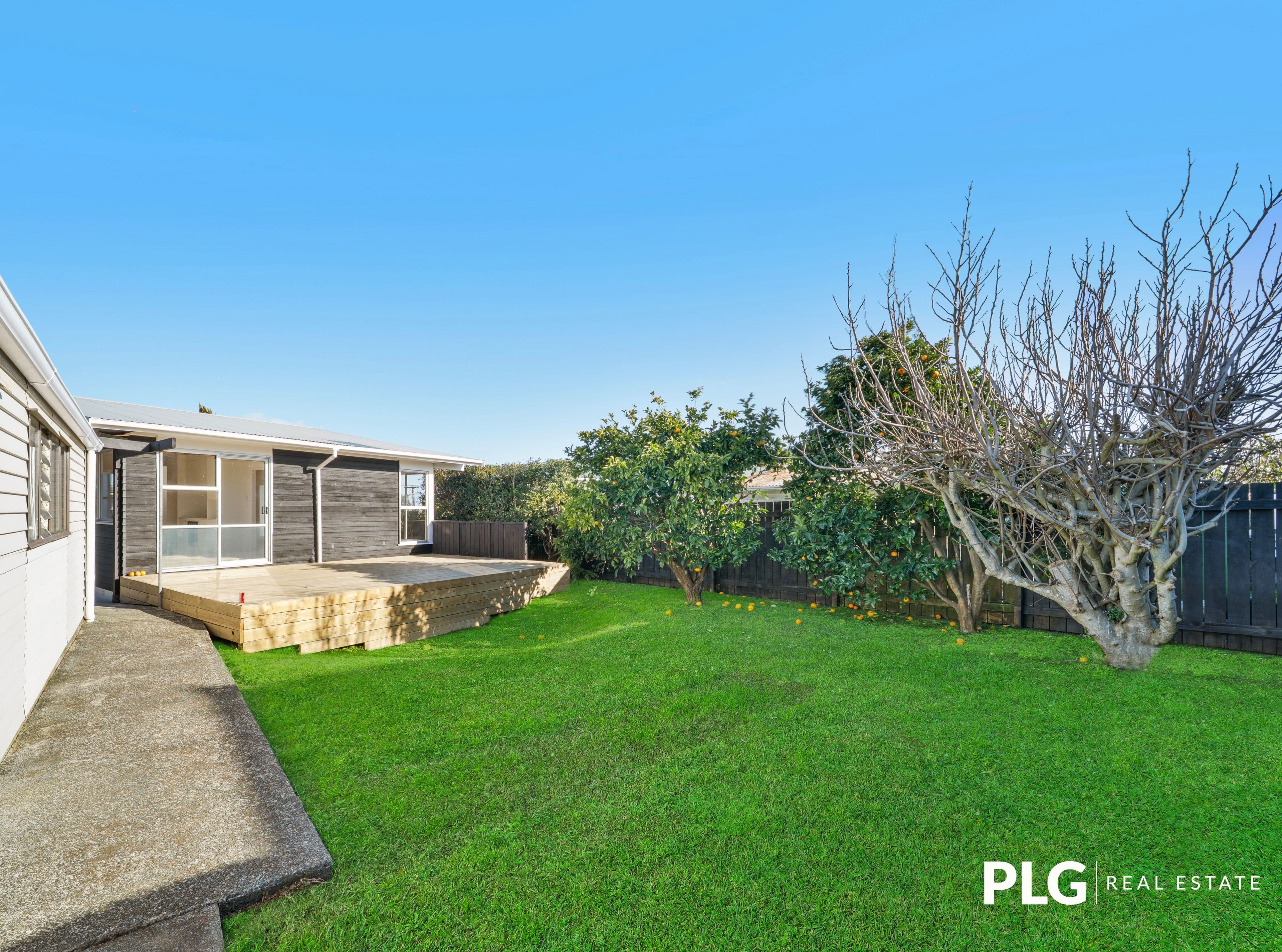 12 Farnborough Crescent, photo 2