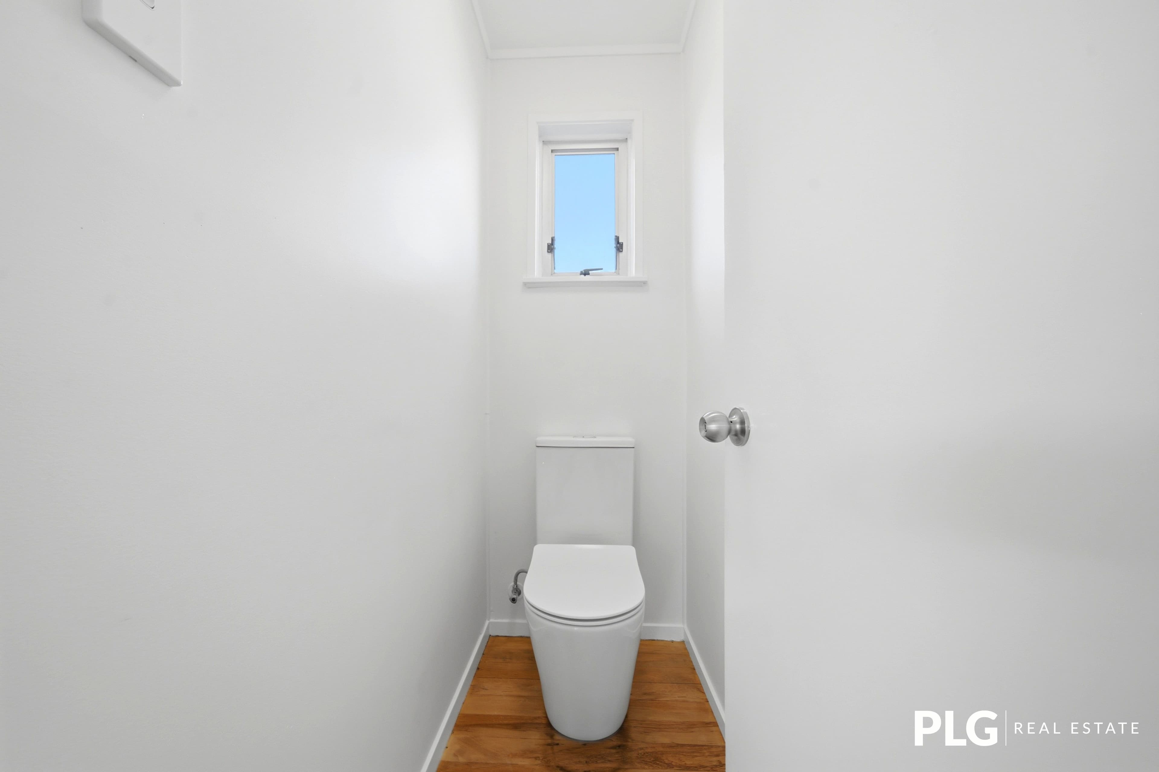 12 Farnborough Crescent, photo 11
