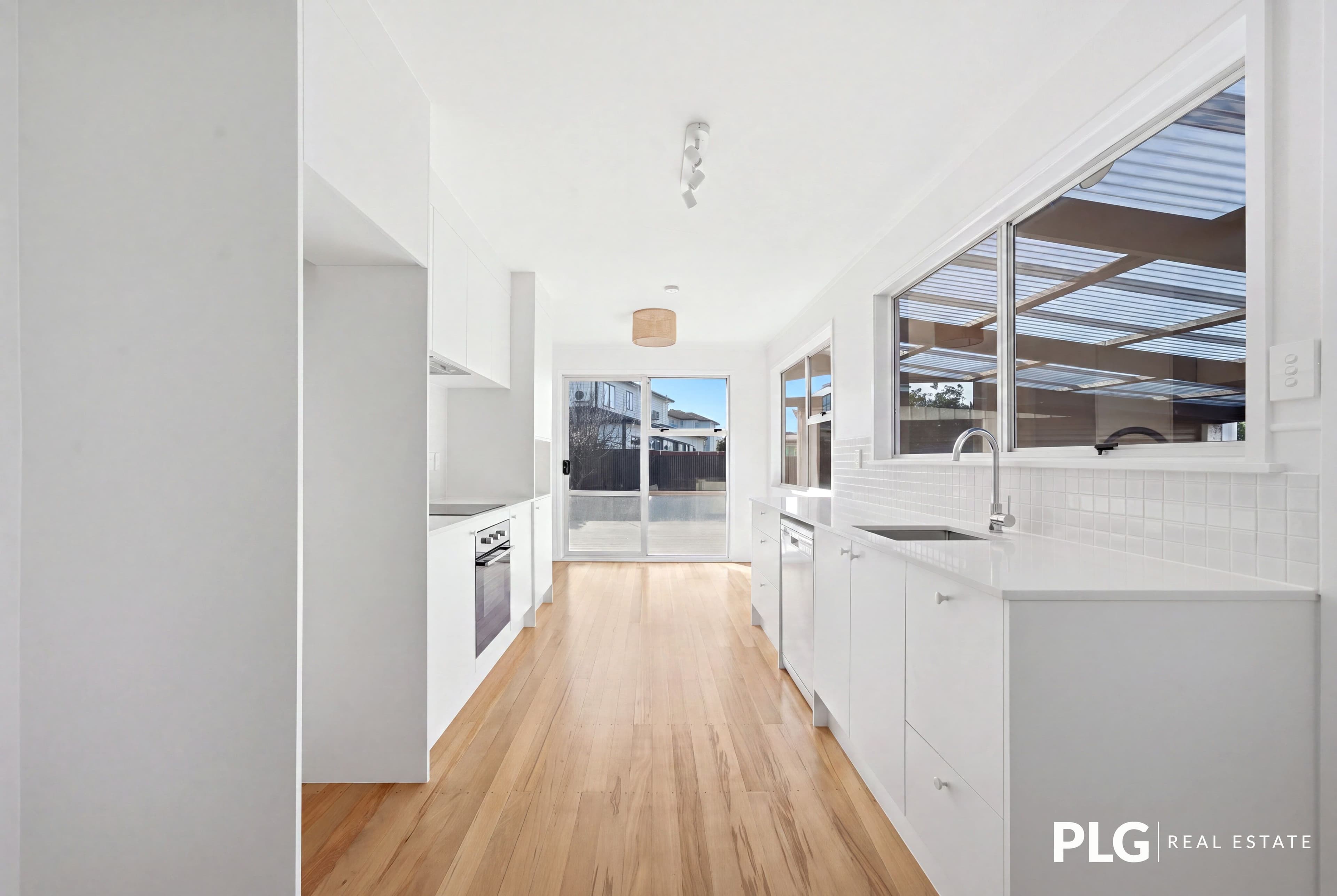 12 Farnborough Crescent, photo 5