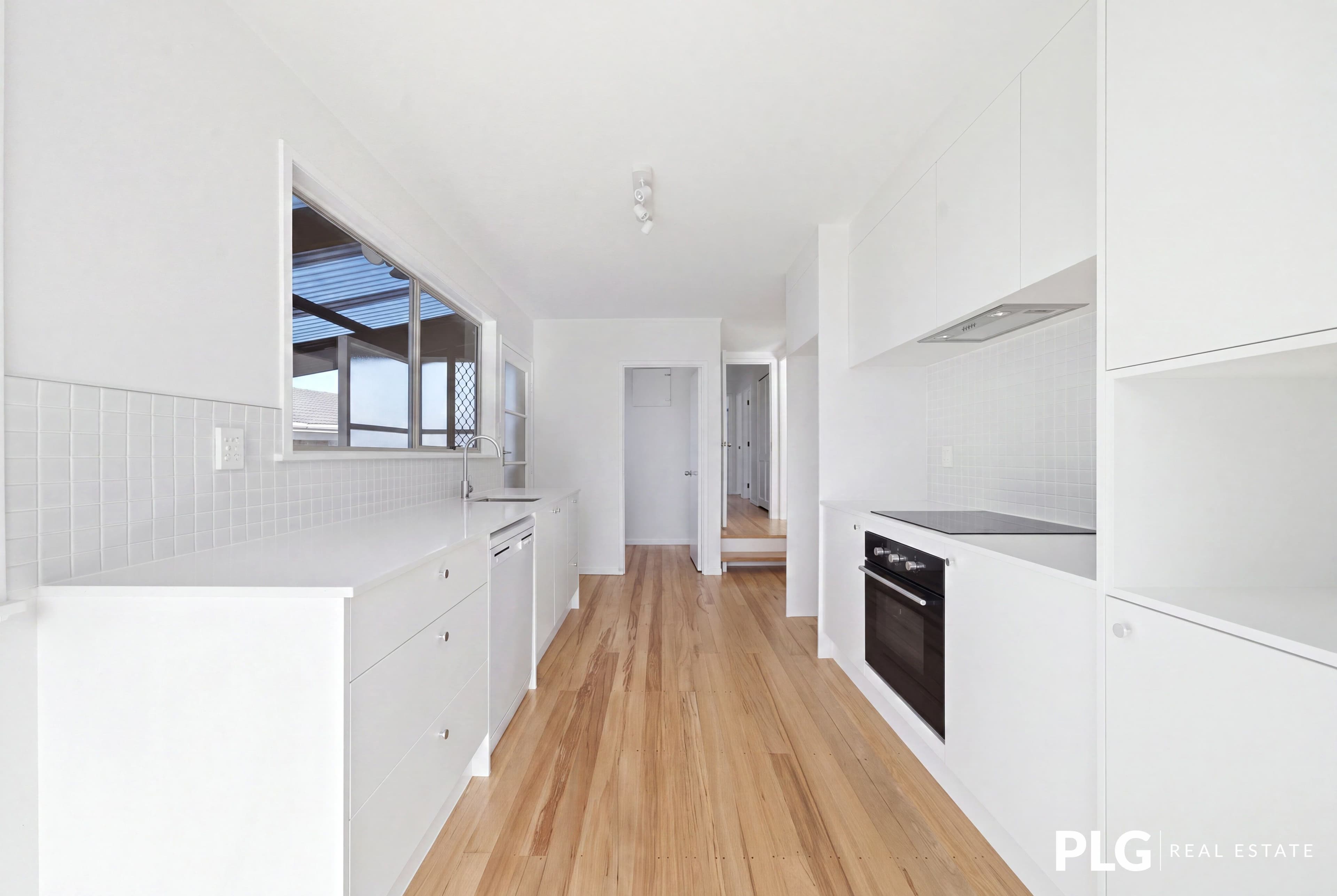 12 Farnborough Crescent, photo 6